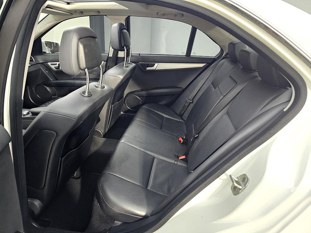 Mercedes Benz C Class - Vista 9