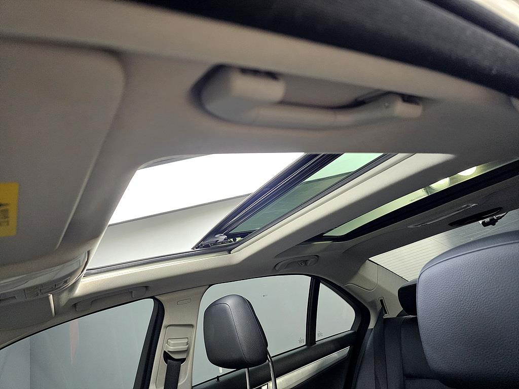 Mercedes Benz C Class - Vista 12