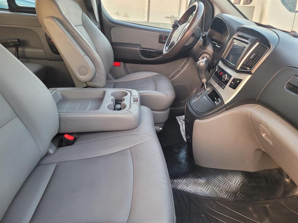 HYUNDAI Starex 2019 Amarillo - Importación desde Corea - HF Imports Iquique - Foto 16