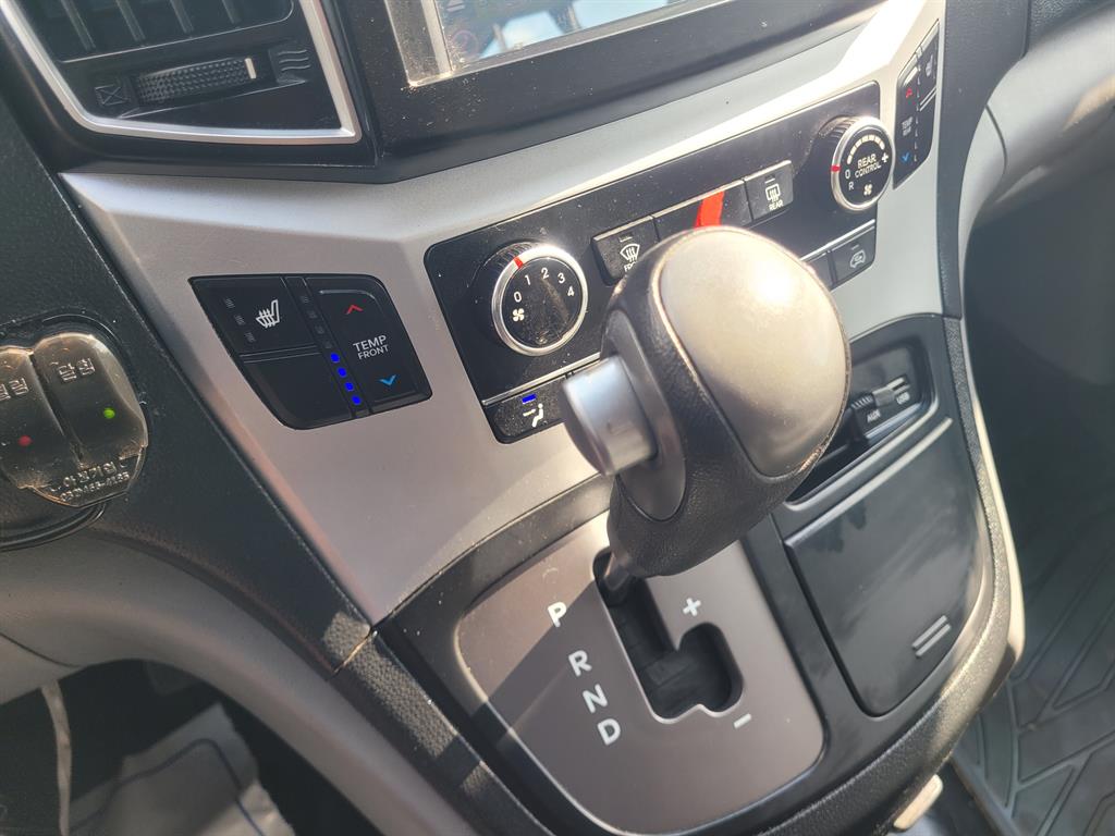 HYUNDAI Starex - Vista 9