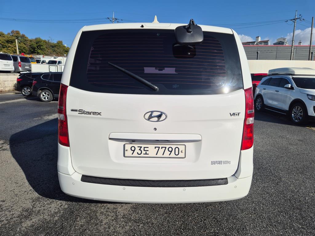 HYUNDAI Starex - Vista 5