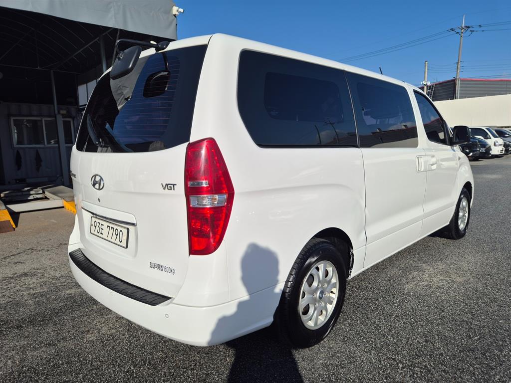 HYUNDAI Starex - Vista 4