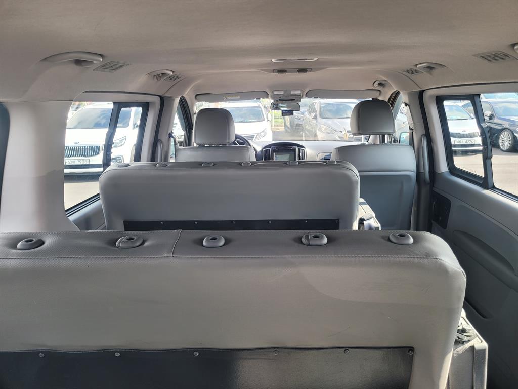 HYUNDAI Starex - Vista 7