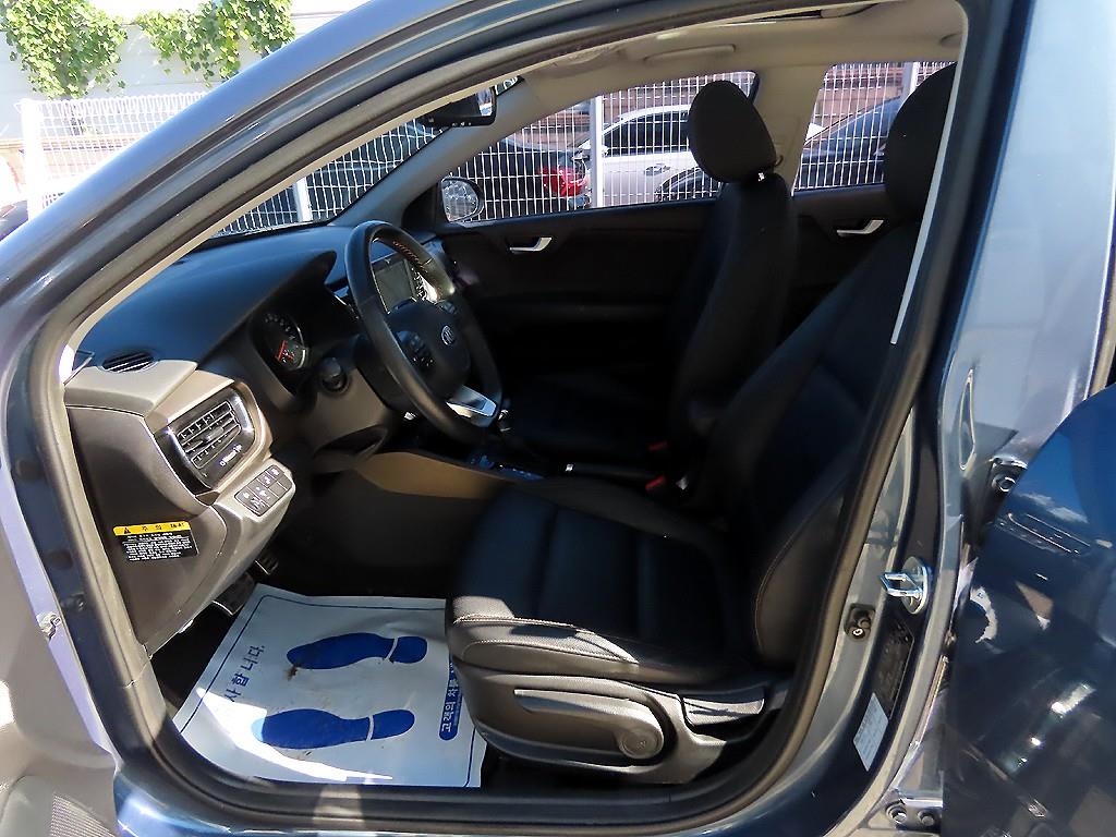 KIA Stonic - Vista 5