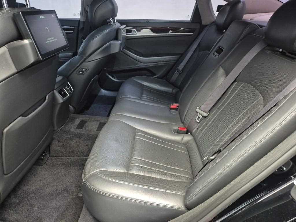 HYUNDAI Genesis - Vista 12