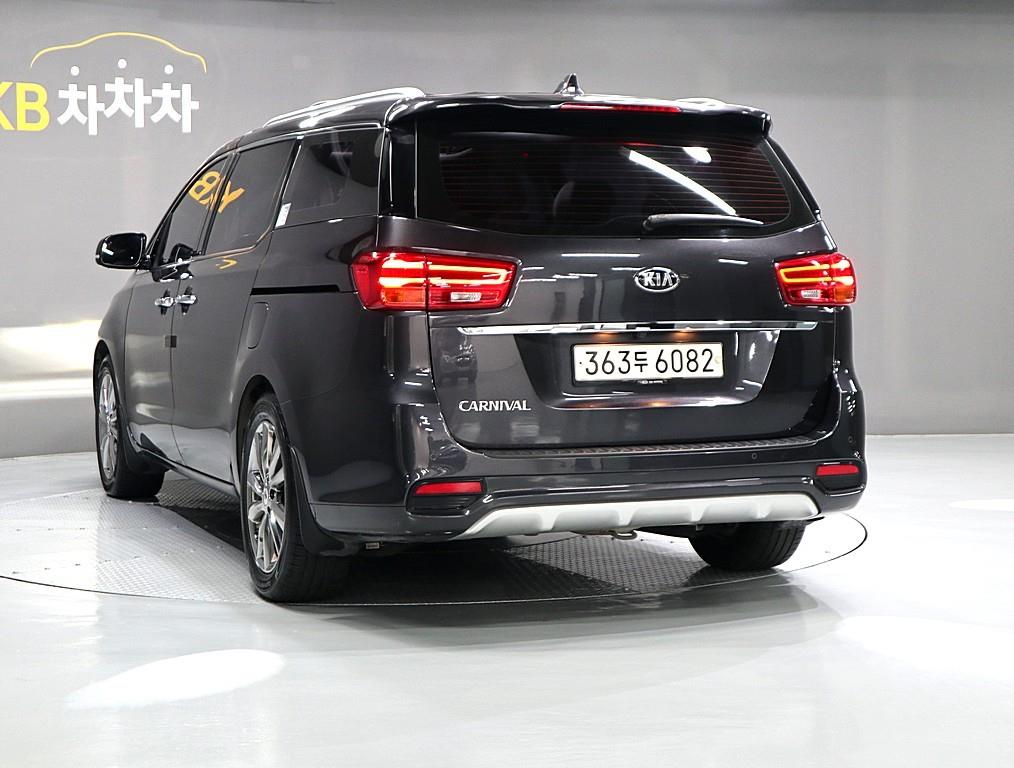 KIA Carnival - Vista 4