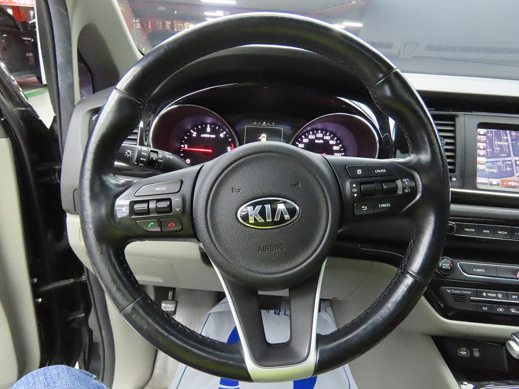 KIA Carnival - Vista 8