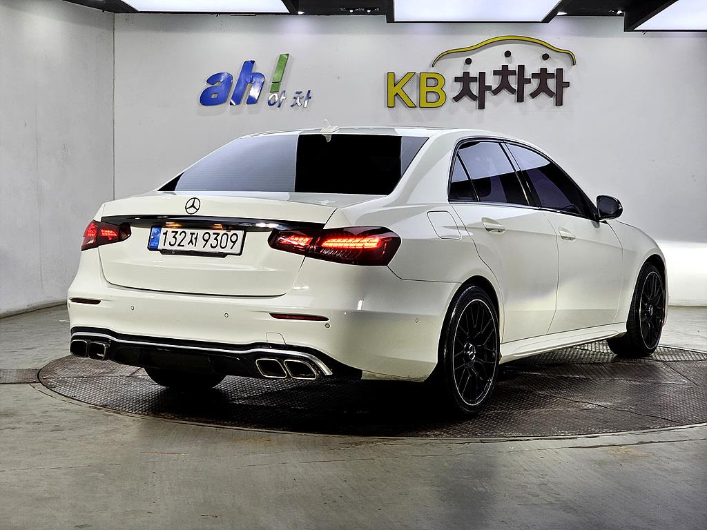 Mercedes Benz E class - Vista 4