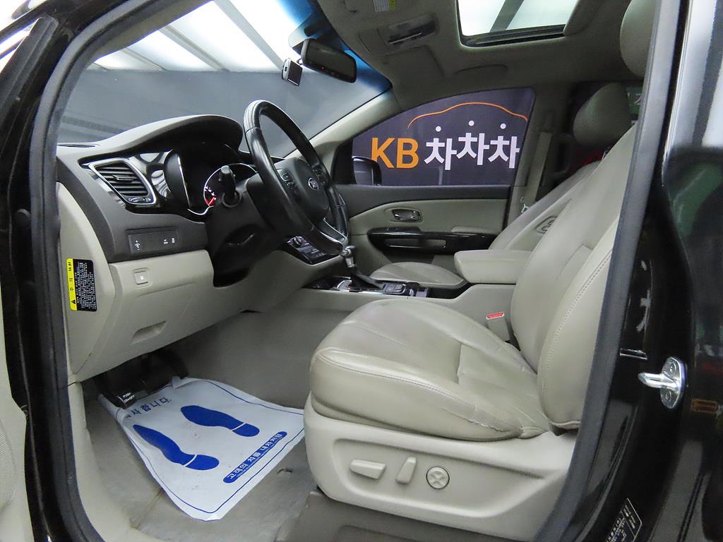 KIA Carnival - Vista 5