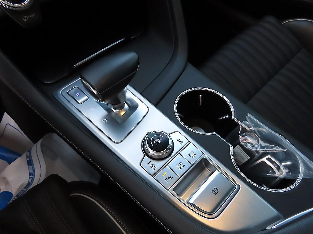 Genesis G70 - Vista 10