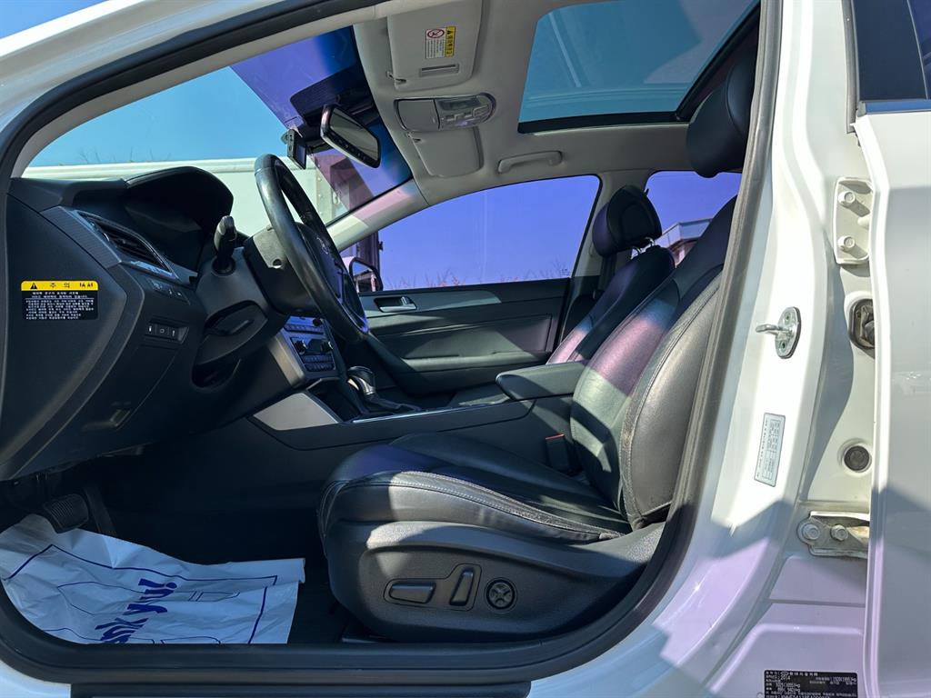 HYUNDAI Sonata - Vista 12