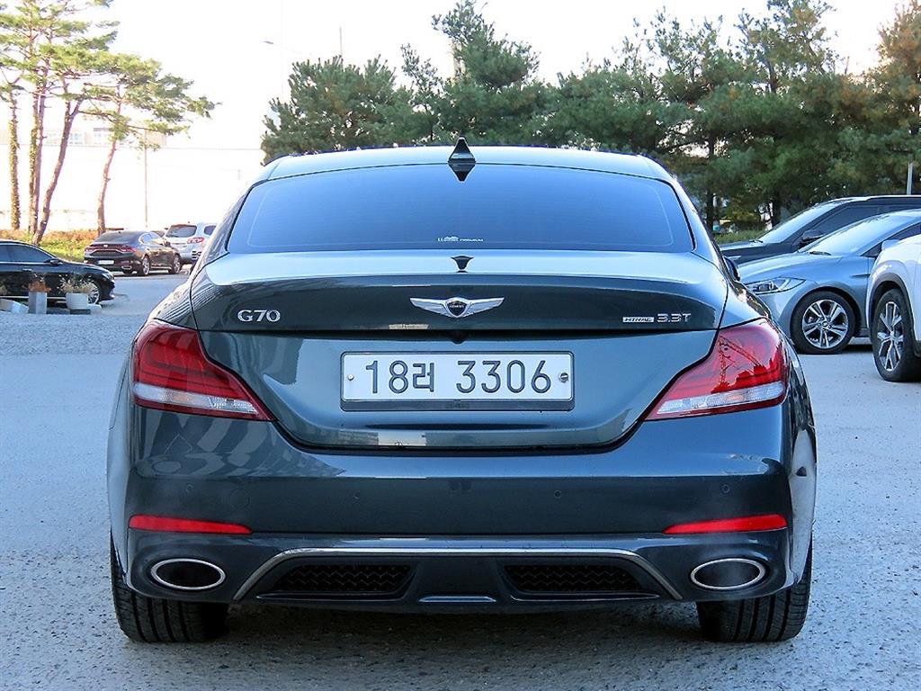 Genesis G70 - Vista 4