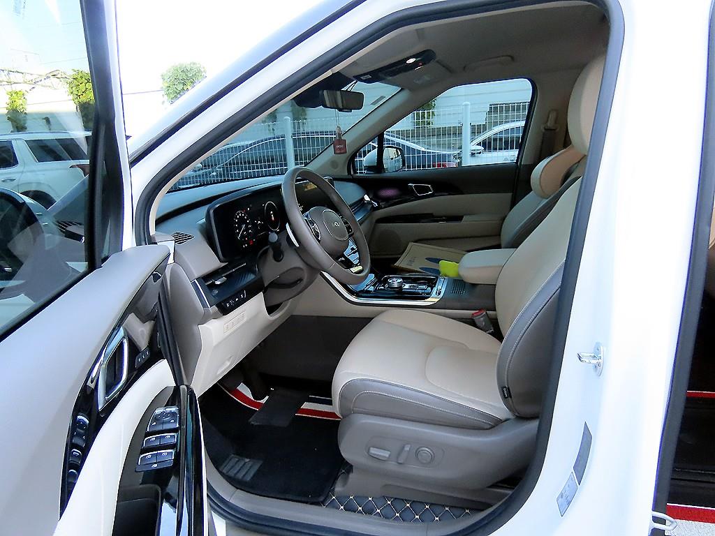 KIA Carnival - Vista 5