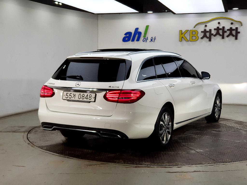 Mercedes Benz C Class - Vista 4