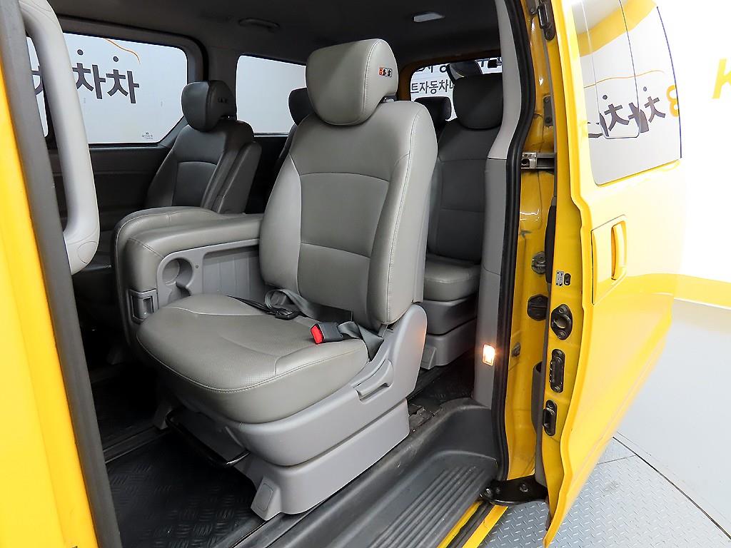 HYUNDAI Starex - Vista 6