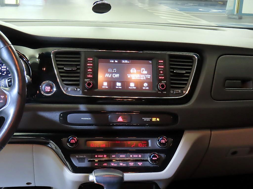 KIA Carnival - Vista 11