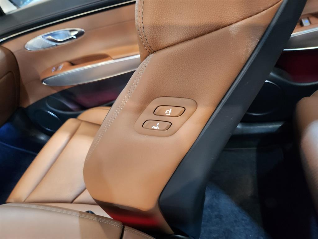 Genesis GV70 - Vista 10