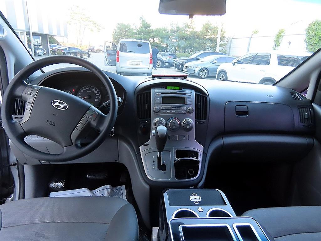 HYUNDAI Starex - Vista 7