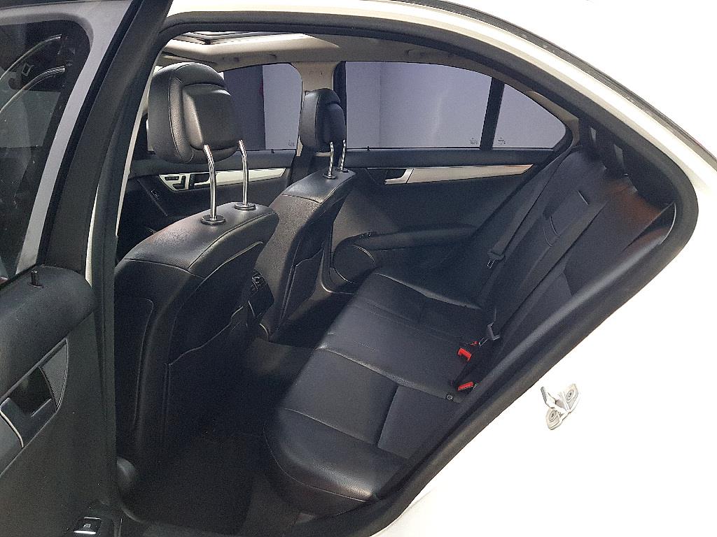 Mercedes Benz C Class - Vista 9