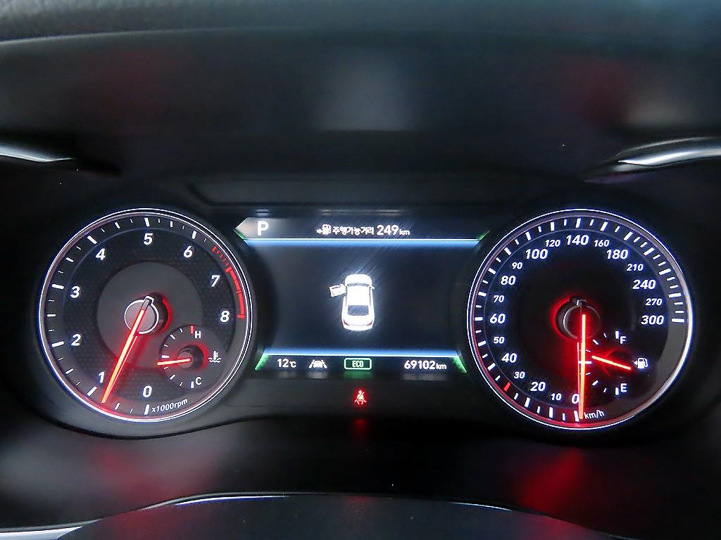 Genesis G70 - Vista 9