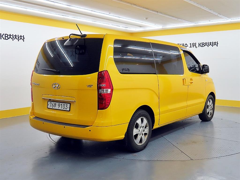 HYUNDAI Starex - Vista 4