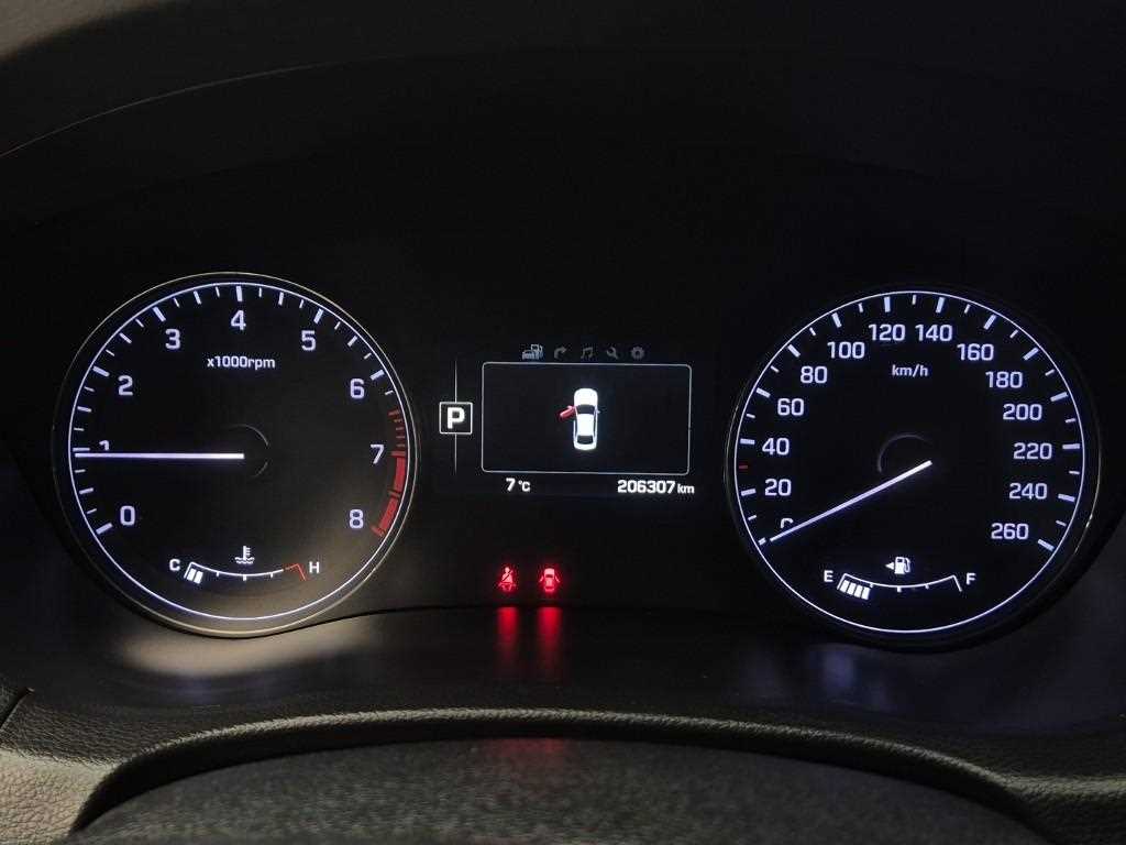 HYUNDAI Genesis - Vista 6