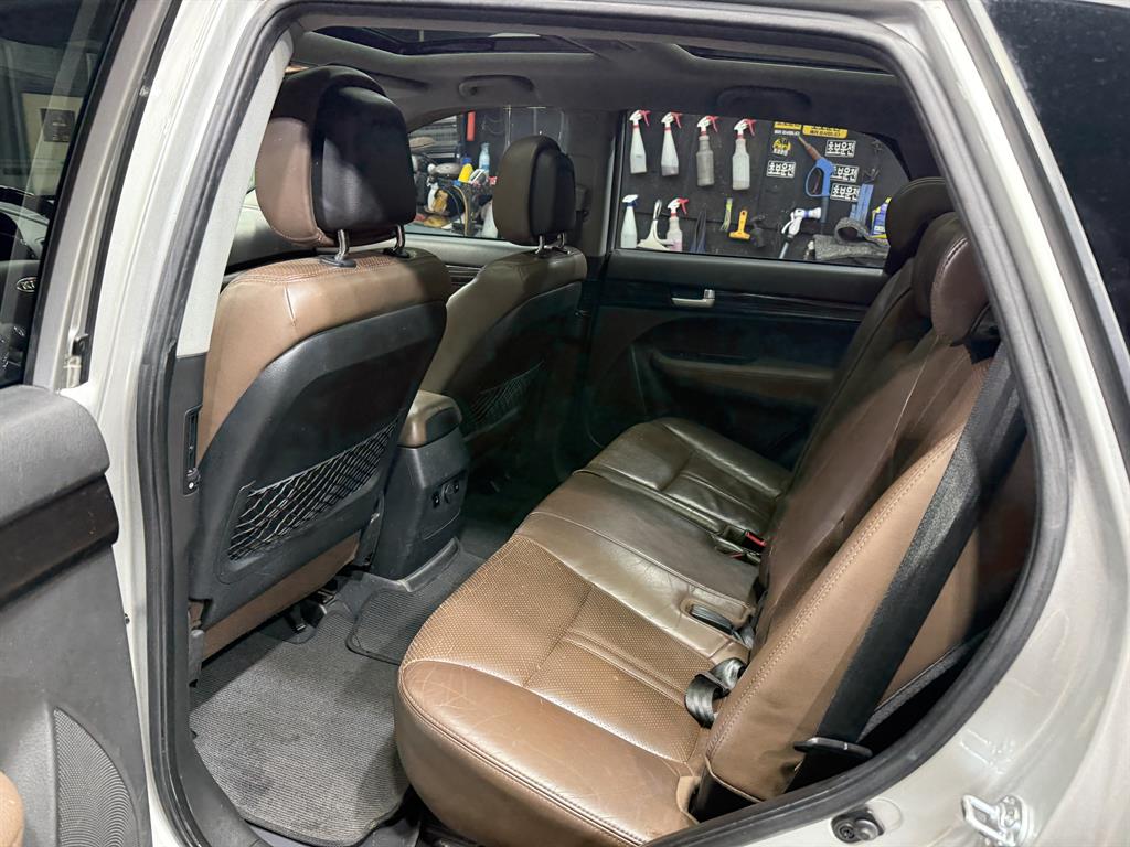 KIA Sorento - Vista 8