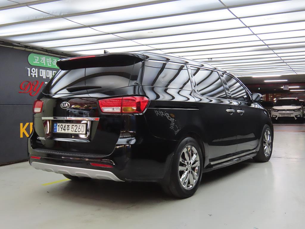 KIA Carnival - Vista 4