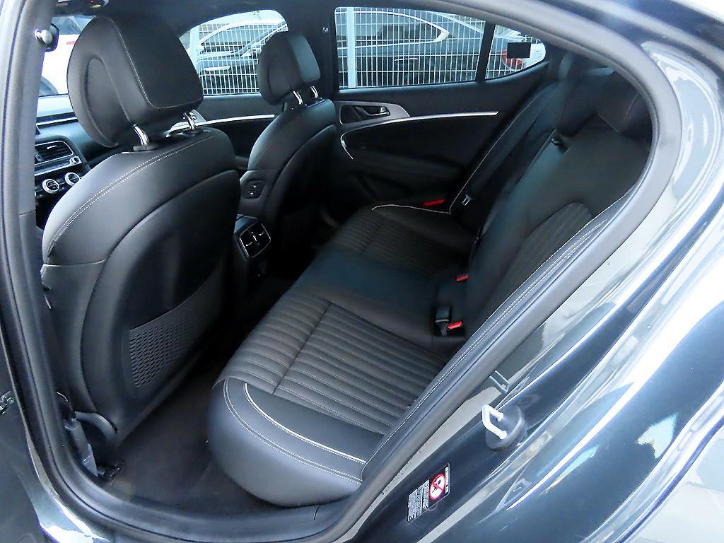 Genesis G70 - Vista 6