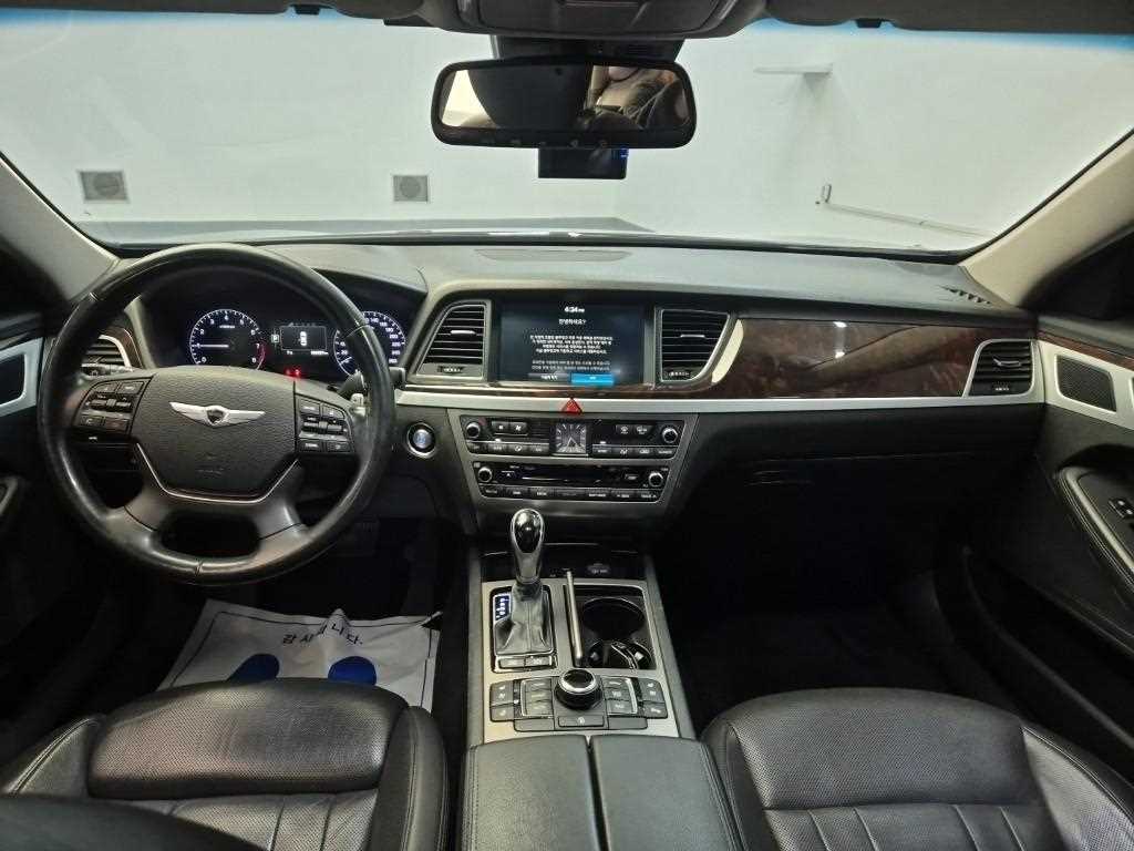 HYUNDAI Genesis - Vista 7