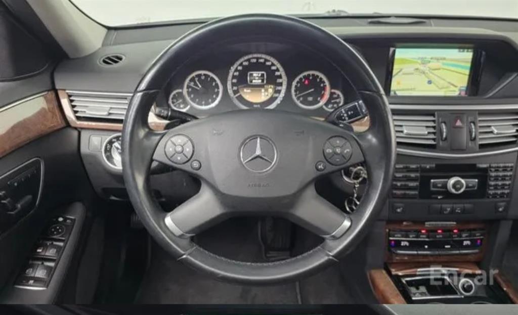 Mercedes Benz E class - Vista 8