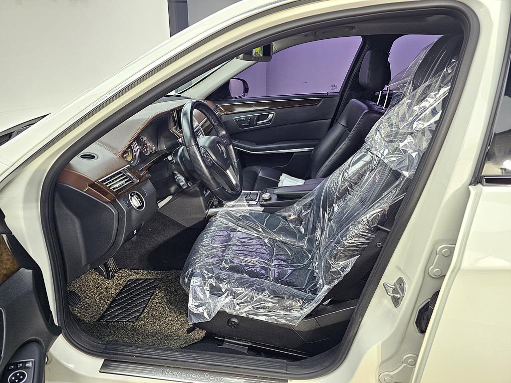 Mercedes Benz E class - Vista 8