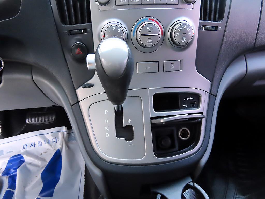 HYUNDAI Starex - Vista 11