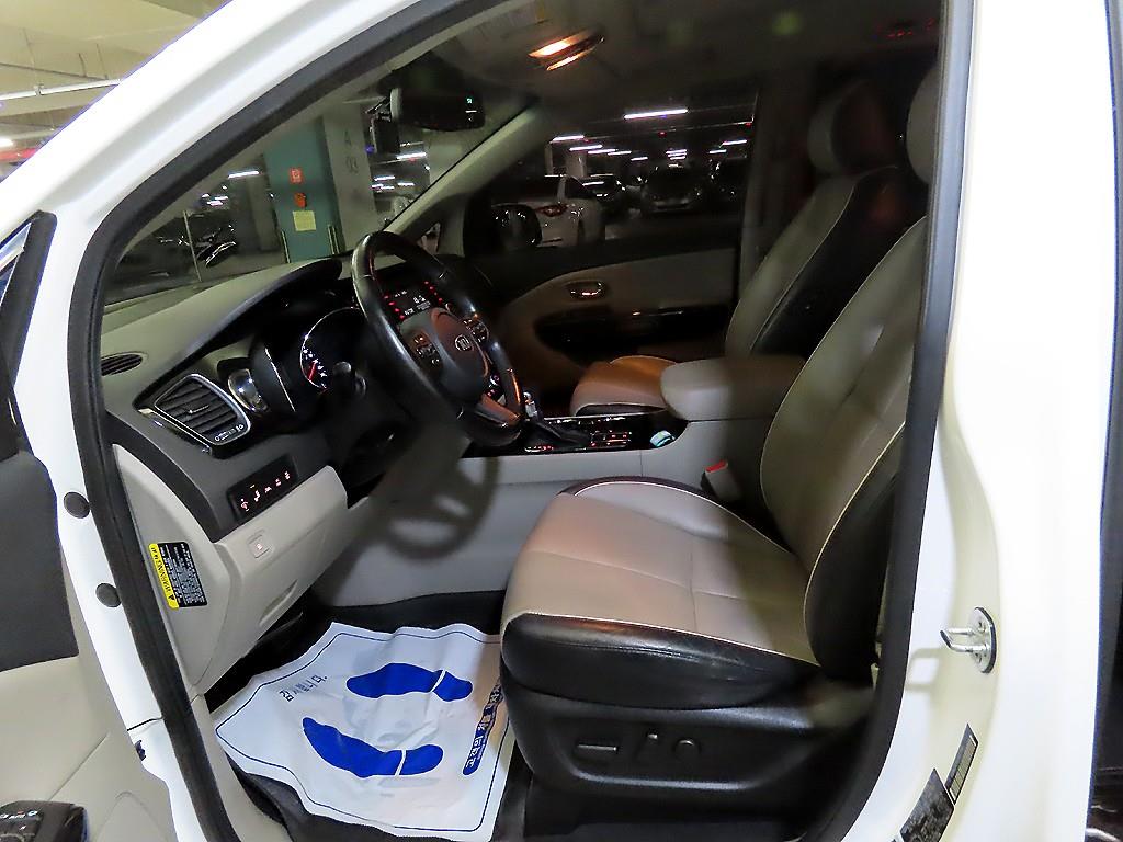 KIA Carnival - Vista 6