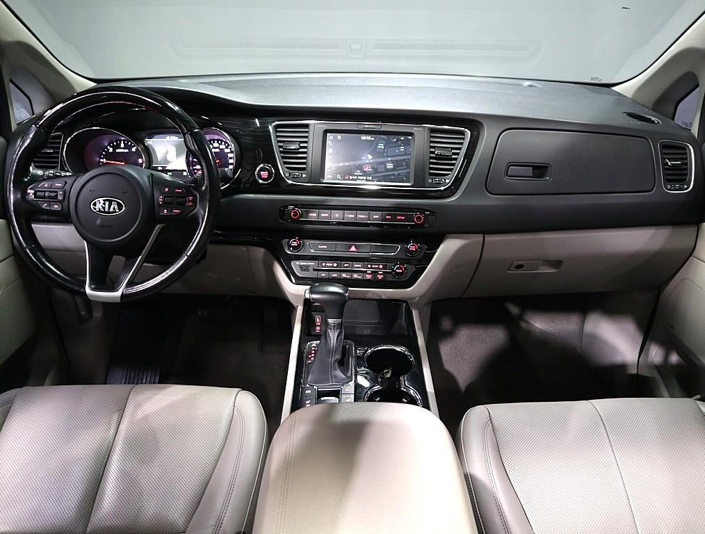 KIA Carnival - Vista 10