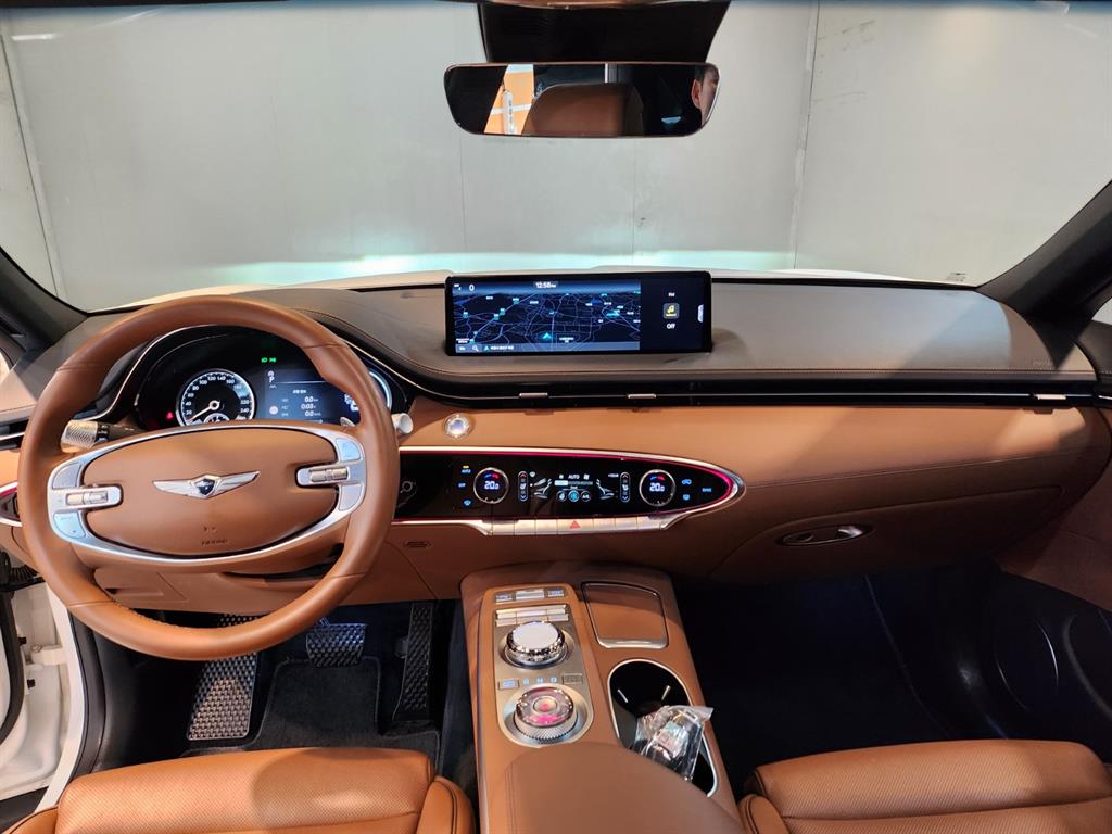 Genesis GV70 - Vista 8