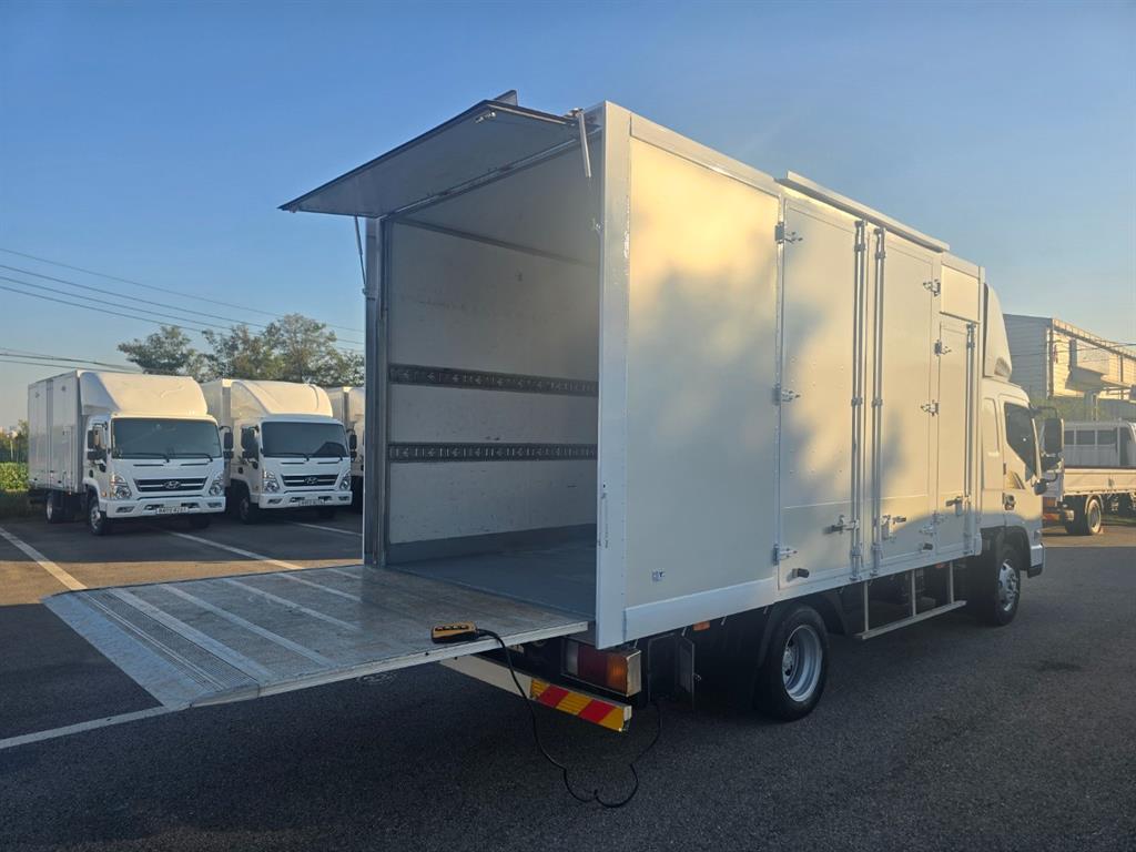 medium and large cargo truck - Vista 7