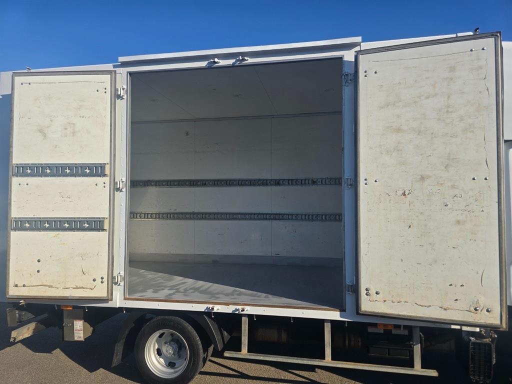 medium and large cargo truck - Vista 11