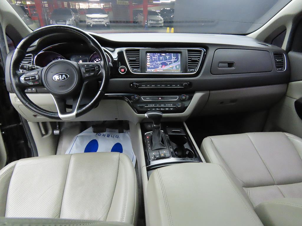 KIA Carnival - Vista 7