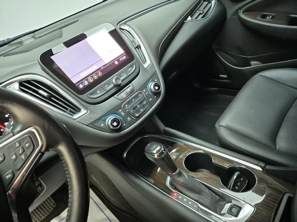 Chevrolet Malibu - Vista 10