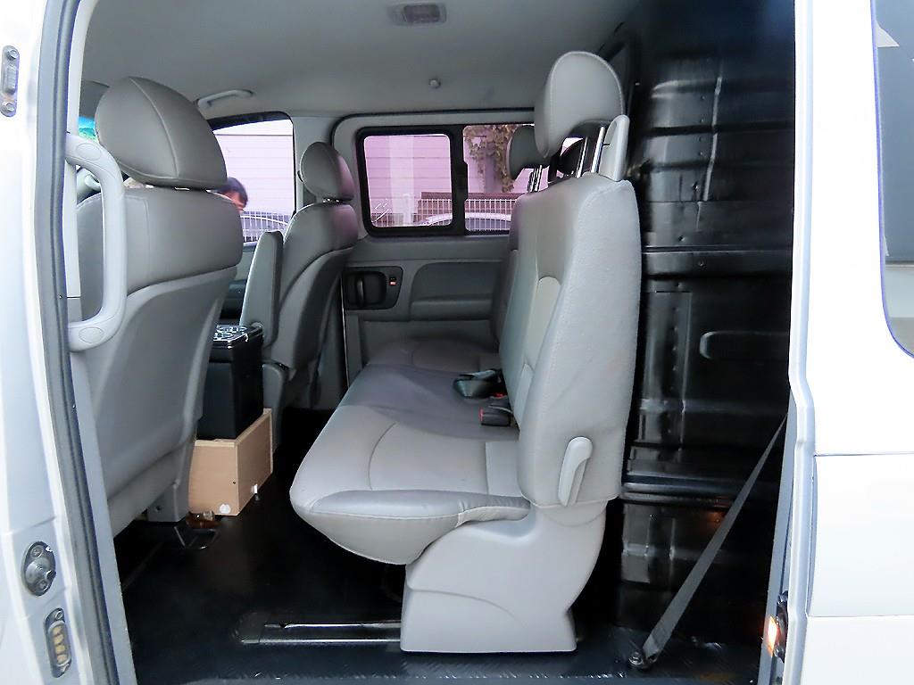 HYUNDAI Starex - Vista 6