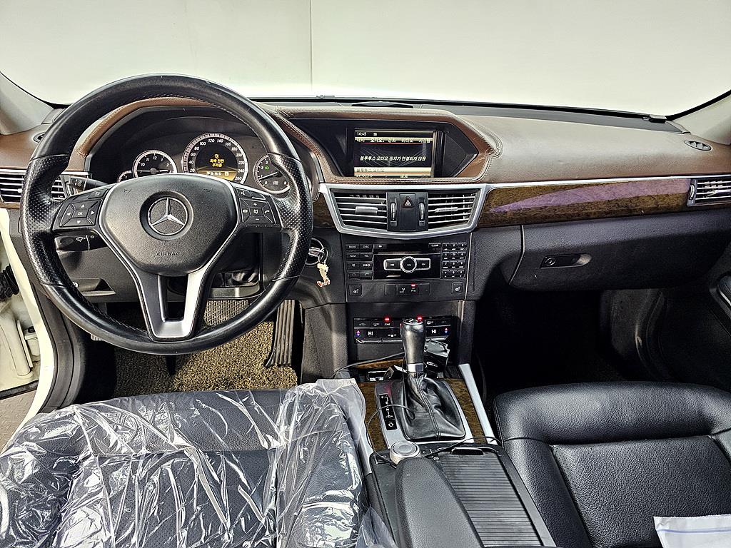 Mercedes Benz E class - Vista 5