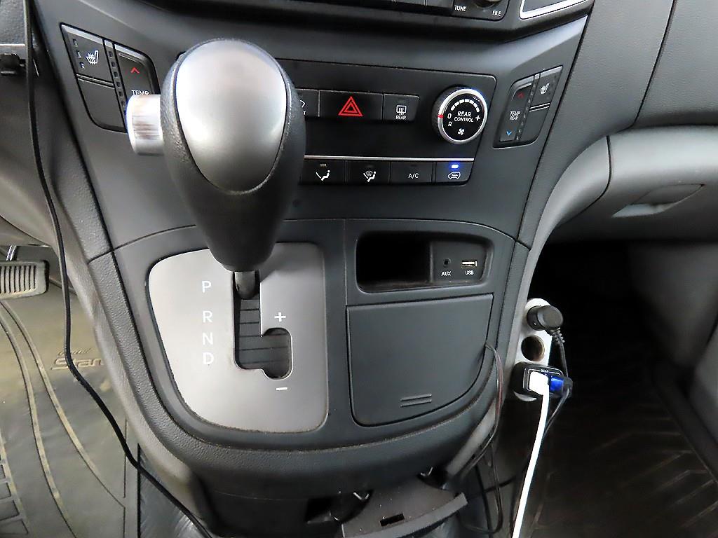 HYUNDAI Starex - Vista 10