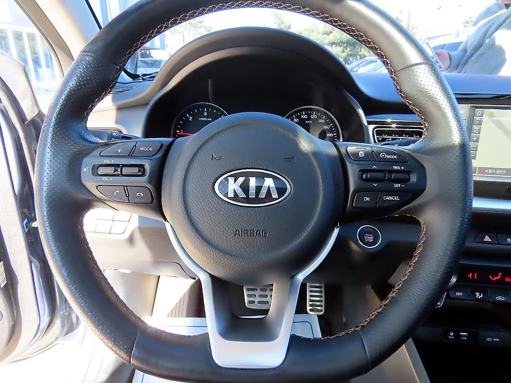 KIA Stonic - Vista 8