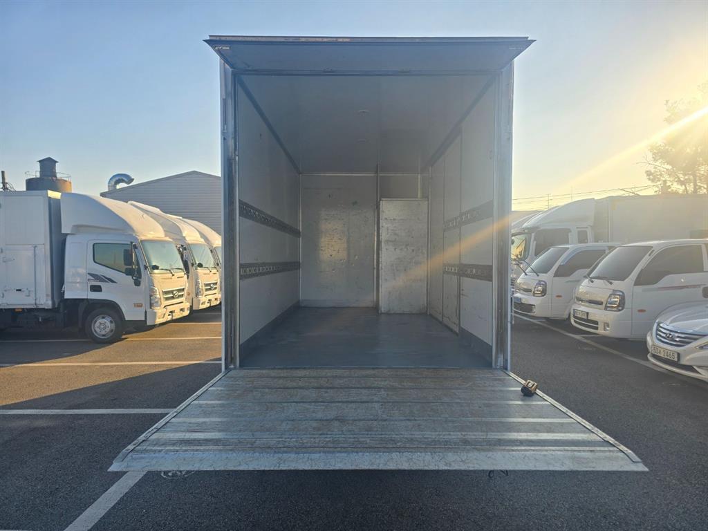 medium and large cargo truck - Vista 8