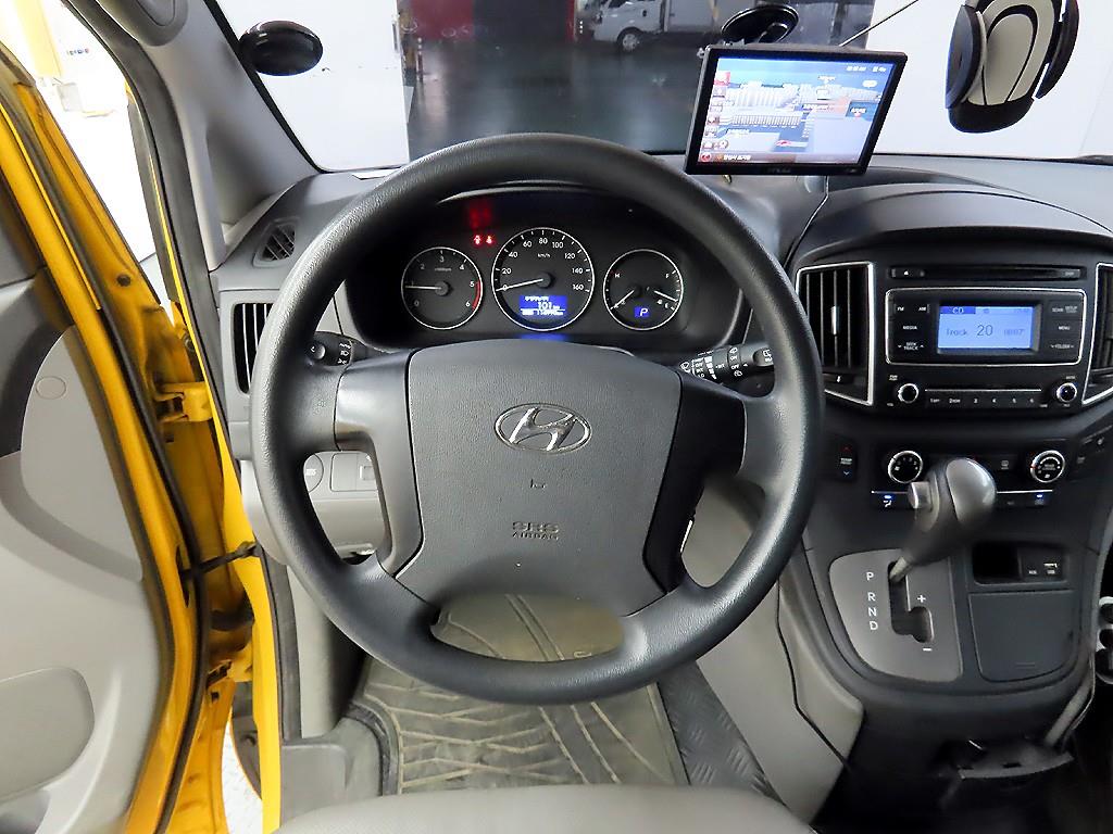 HYUNDAI Starex - Vista 9