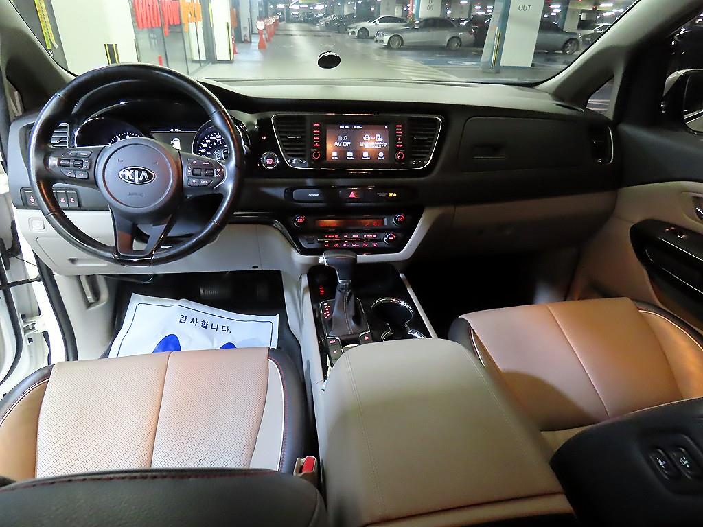 KIA Carnival - Vista 10