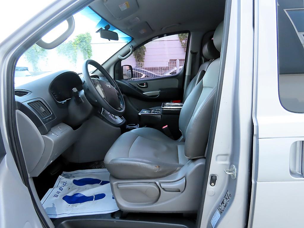 HYUNDAI Starex - Vista 5