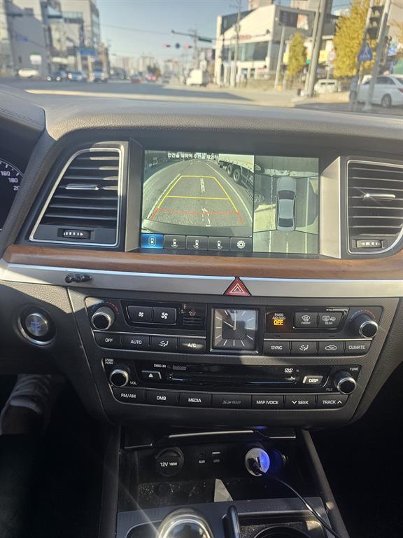 HYUNDAI Genesis - Vista 7