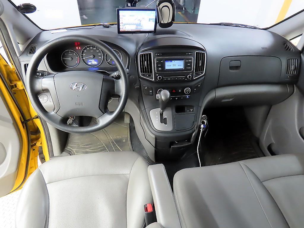 HYUNDAI Starex - Vista 7